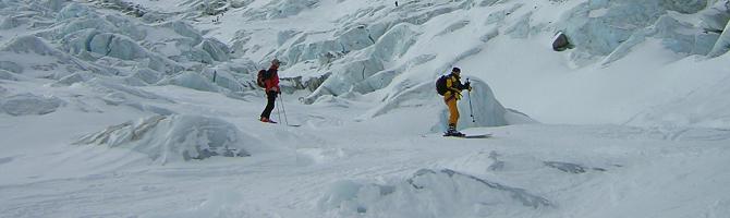 Starting the great
                                              ski down from the Domes du
                                              Miages in fantastic
                                              powder